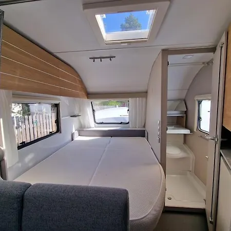 Apartmán Elegant Camper At Yard *