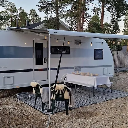 Apartmán Elegant Camper At Yard *