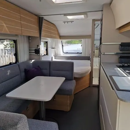 Elegant Camper At Yard Apartmán