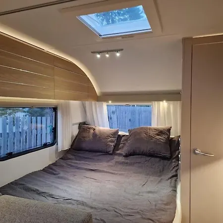 Apartmán Elegant Camper At Yard