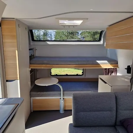 Elegant Camper At Yard * Inari