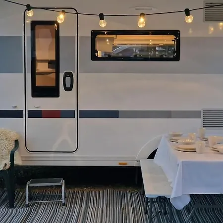 Elegant Camper At Yard Apartmán